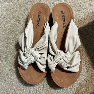 Soda cream knot sandals